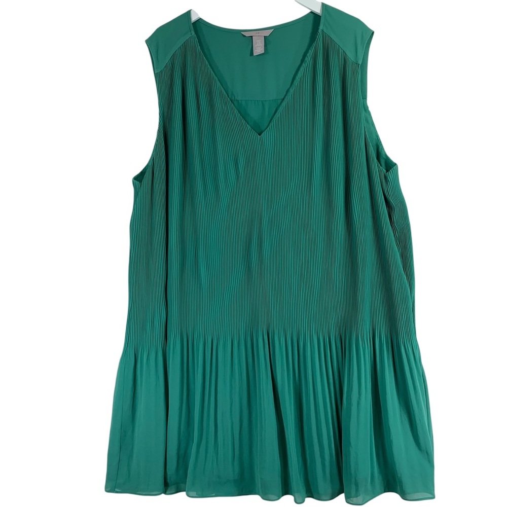Sleeveless Green V-Neck Pleated Women’s Dress